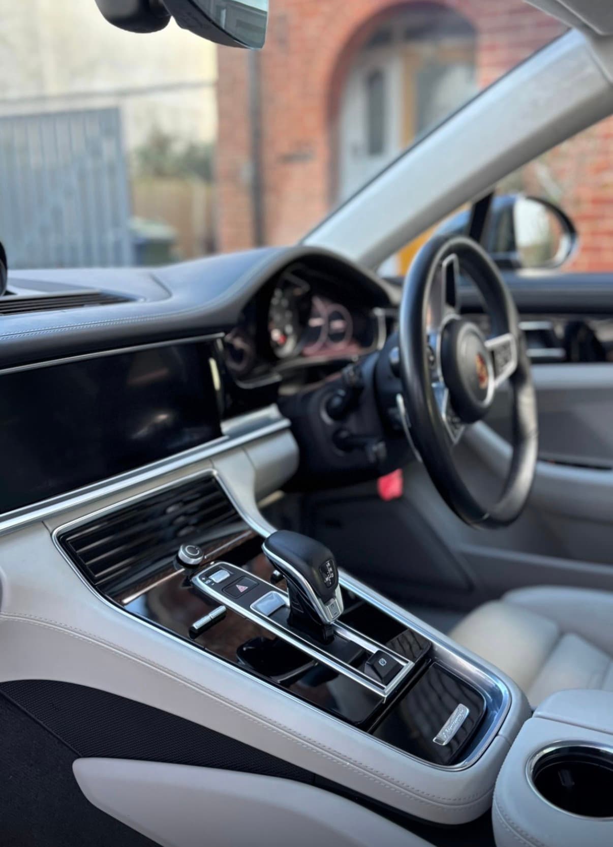 Porsche Panamera 4.0 V8 Turbo (2017) - Image 9