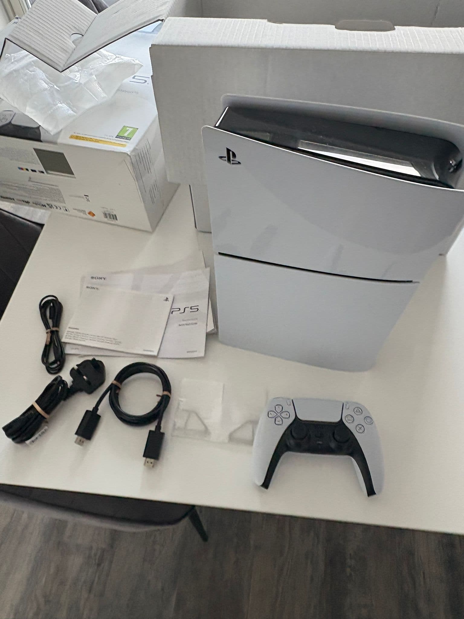 PS5 Standard (Slim) - never used before, damaged box - Image 2