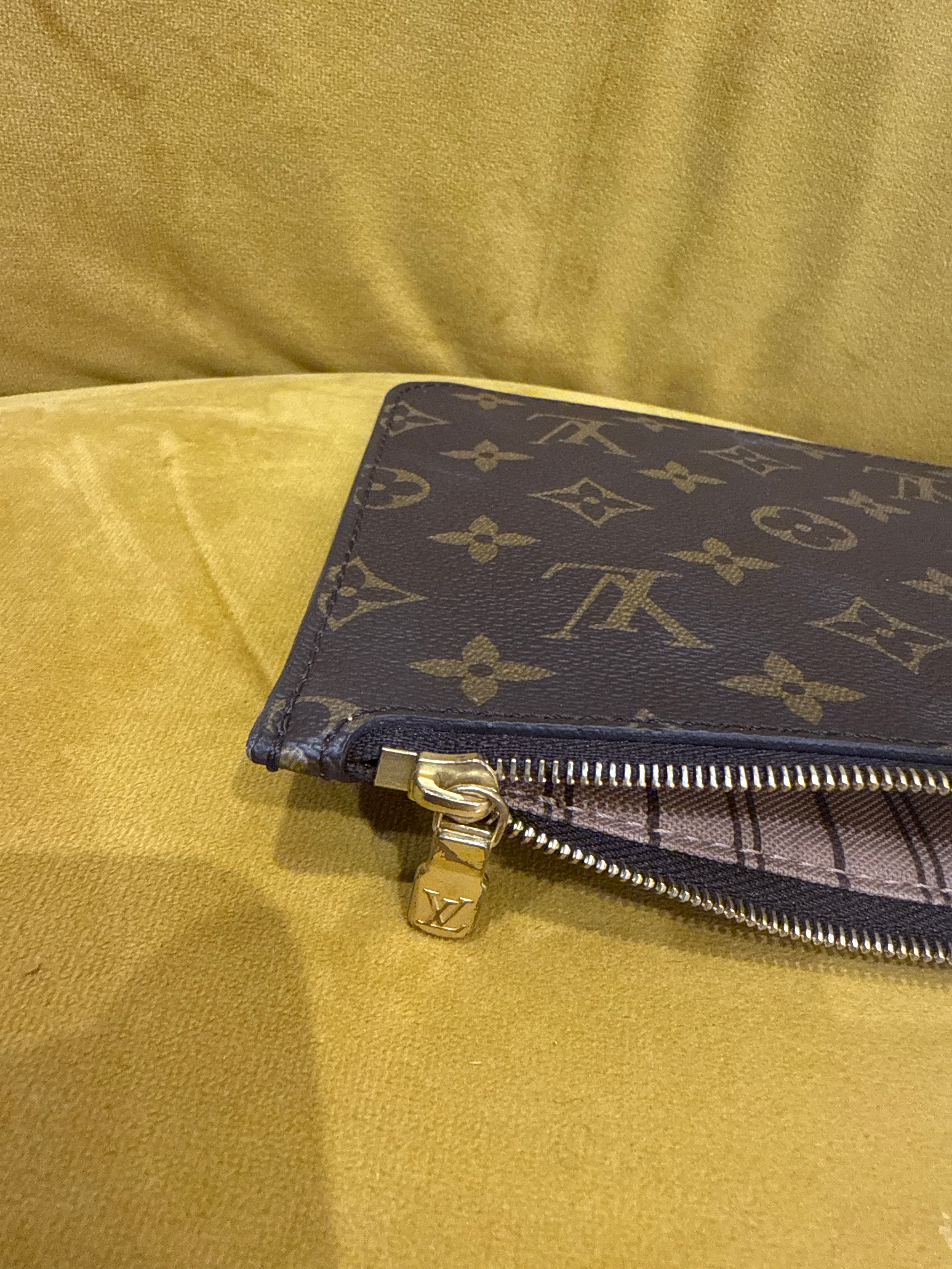 Louis Vuitton Monogram Pouch (from Neverfull Tote) - Image 8