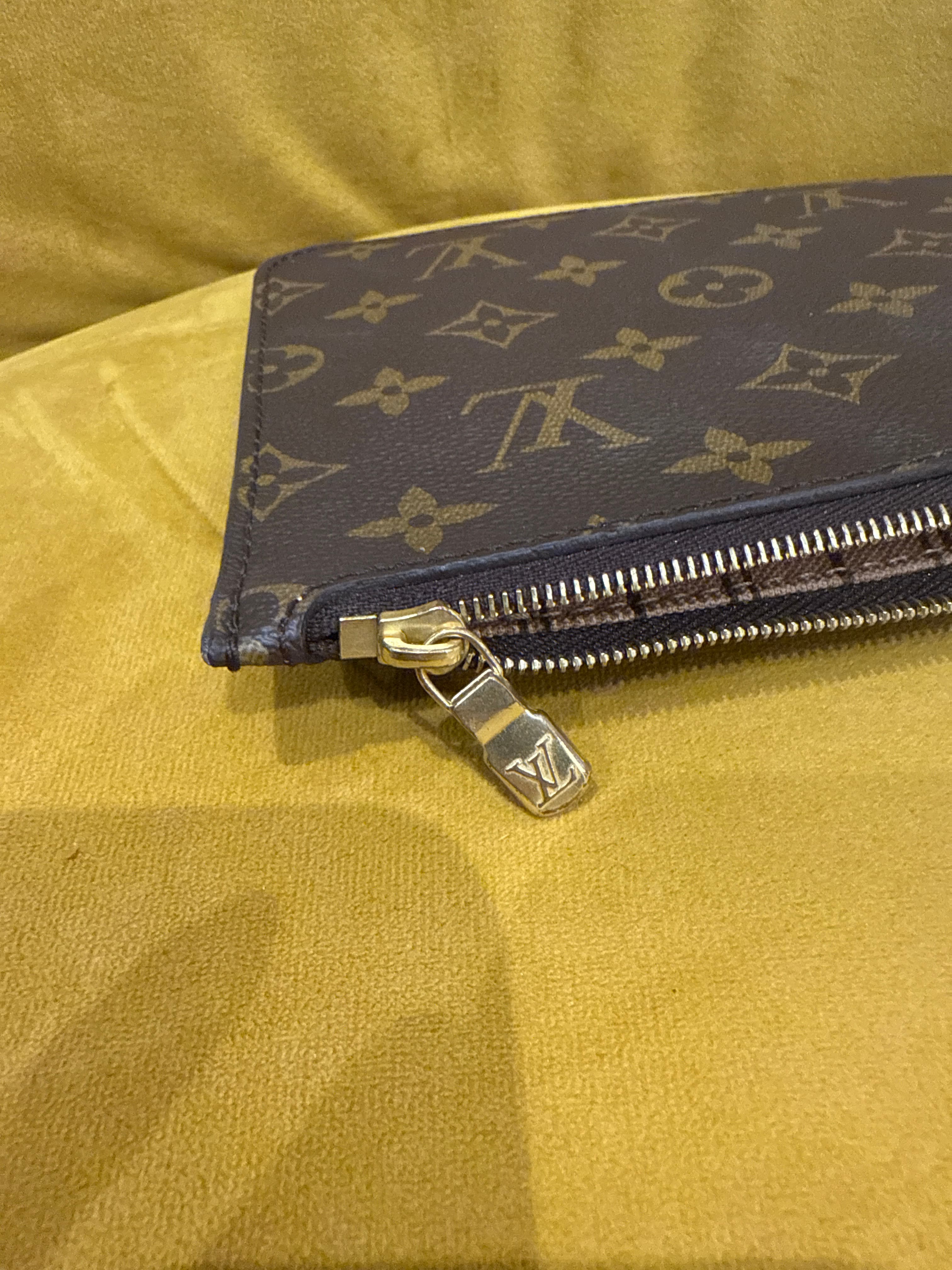 Louis Vuitton Monogram Pouch (from Neverfull Tote) - Image 5